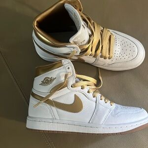 Nike air Jordan high top women’s